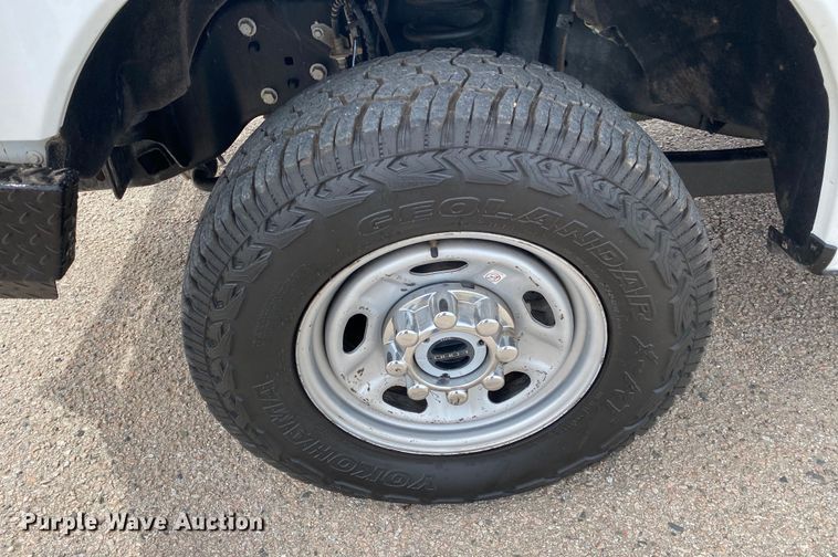 image for item DL7148 2019 Ford F250 Super Duty  Crew Cab flatbed pickup truck