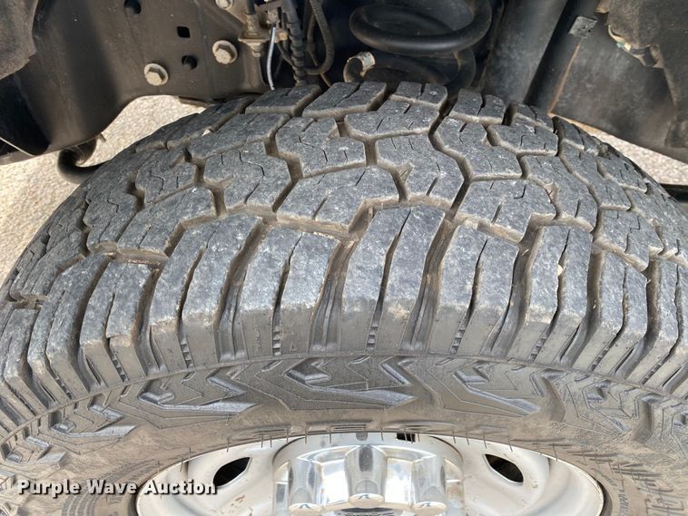 image for item DL7148 2019 Ford F250 Super Duty  Crew Cab flatbed pickup truck