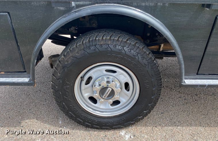 image for item DL7148 2019 Ford F250 Super Duty  Crew Cab flatbed pickup truck