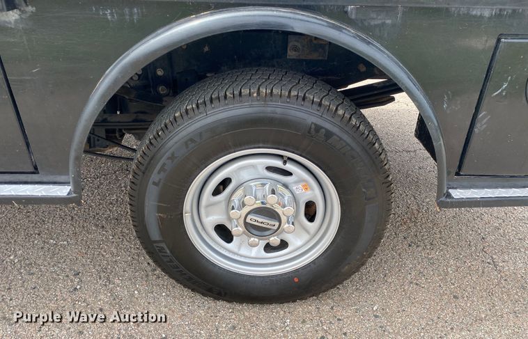 image for item DL7148 2019 Ford F250 Super Duty  Crew Cab flatbed pickup truck