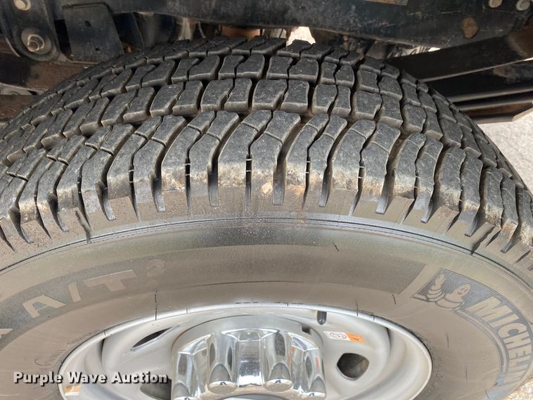 image for item DL7148 2019 Ford F250 Super Duty  Crew Cab flatbed pickup truck