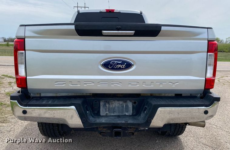 image for item DL7149 2017  Ford F250 Super Duty  Crew Cab pickup truck