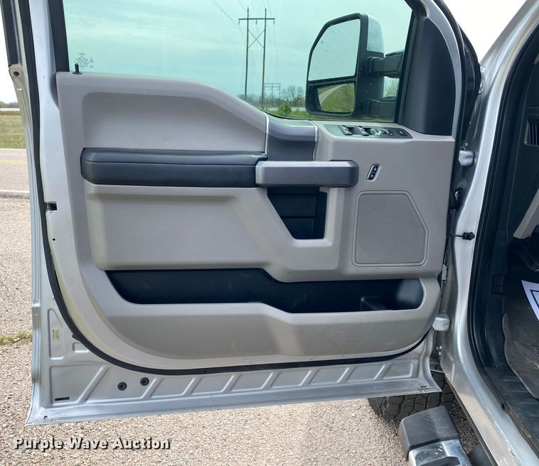 image for item DL7149 2017  Ford F250 Super Duty  Crew Cab pickup truck