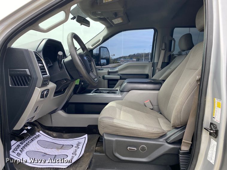 image for item DL7149 2017  Ford F250 Super Duty  Crew Cab pickup truck