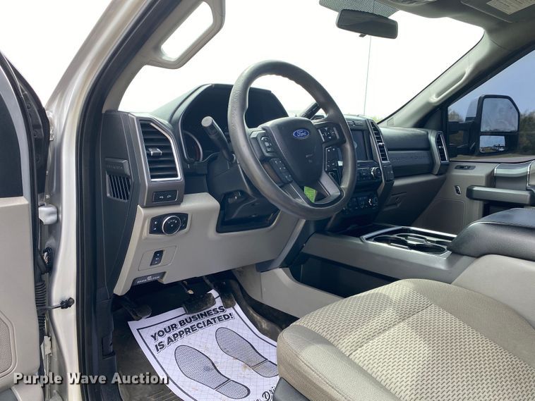 image for item DL7149 2017  Ford F250 Super Duty  Crew Cab pickup truck