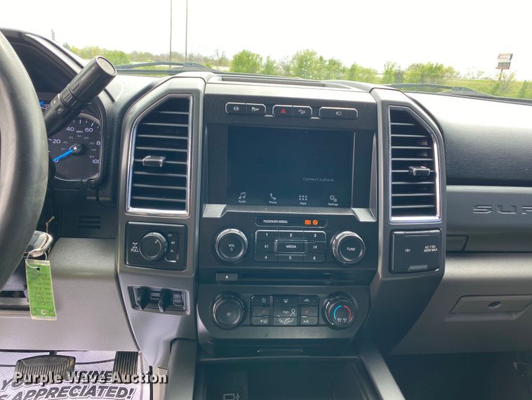 image for item DL7149 2017  Ford F250 Super Duty  Crew Cab pickup truck