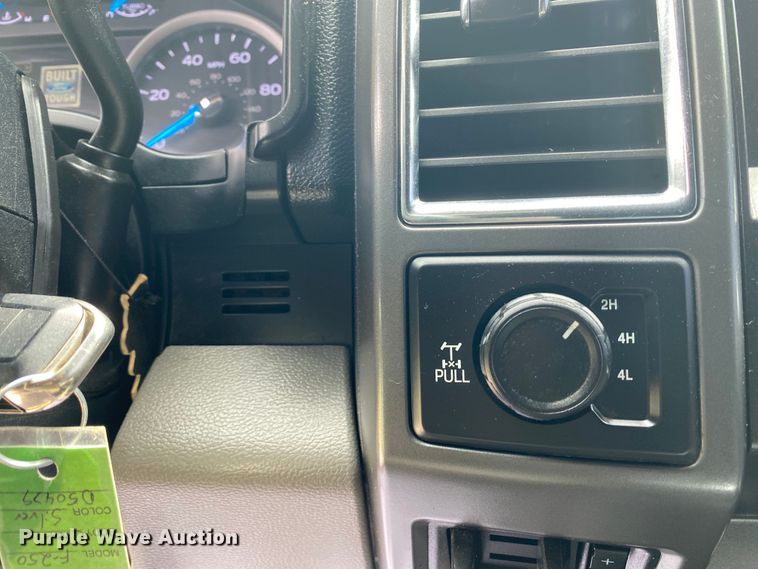 image for item DL7149 2017  Ford F250 Super Duty  Crew Cab pickup truck