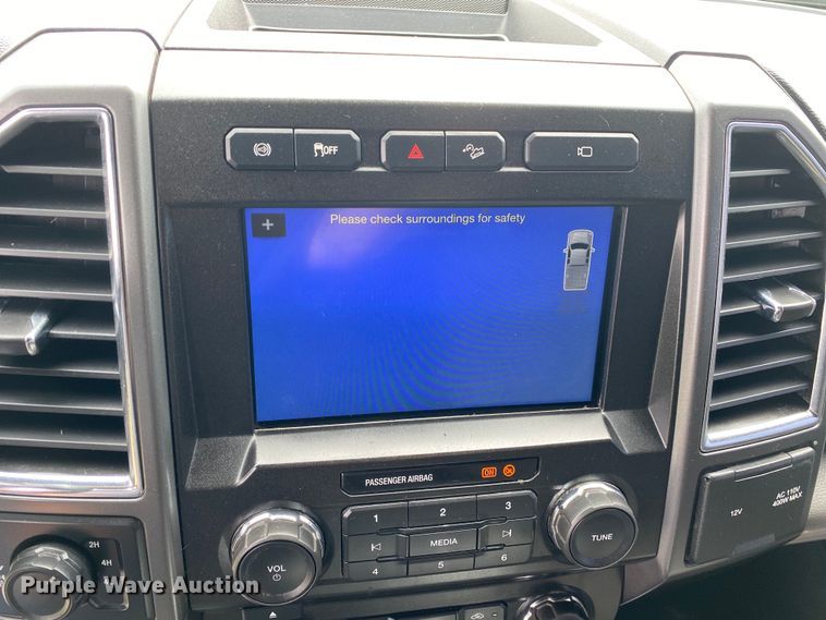 image for item DL7149 2017  Ford F250 Super Duty  Crew Cab pickup truck