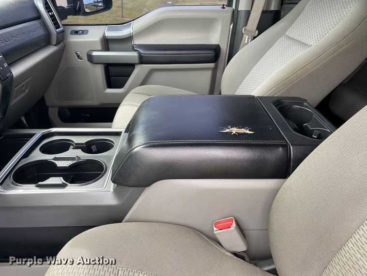 image for item DL7149 2017  Ford F250 Super Duty  Crew Cab pickup truck