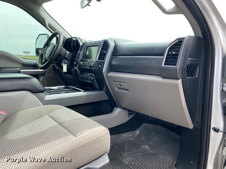 image for item DL7149 2017  Ford F250 Super Duty  Crew Cab pickup truck