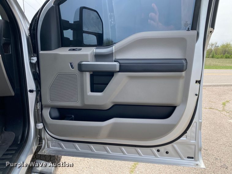 image for item DL7149 2017  Ford F250 Super Duty  Crew Cab pickup truck