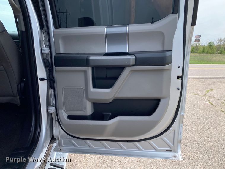 image for item DL7149 2017  Ford F250 Super Duty  Crew Cab pickup truck