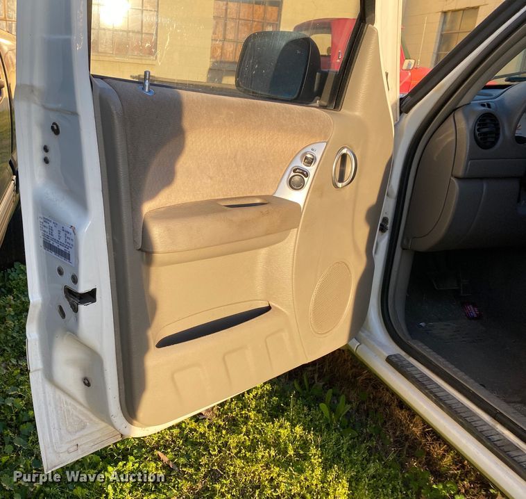 image for item DL7151 2002 Jeep Liberty  SUV