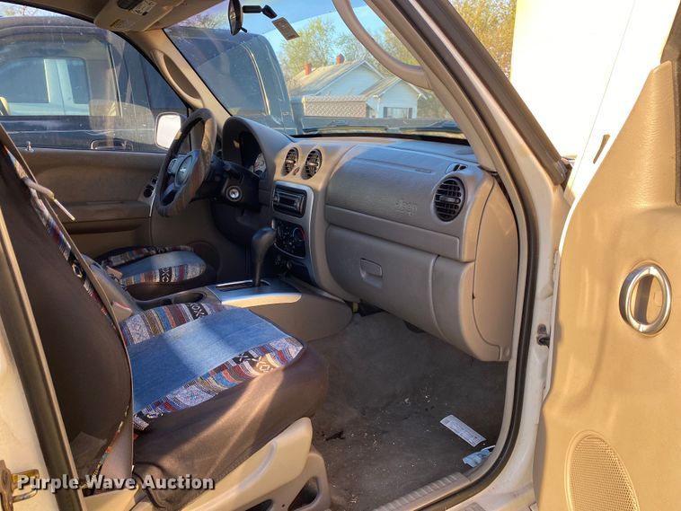 image for item DL7151 2002 Jeep Liberty  SUV