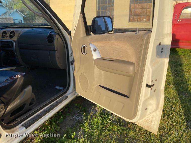 image for item DL7151 2002 Jeep Liberty  SUV