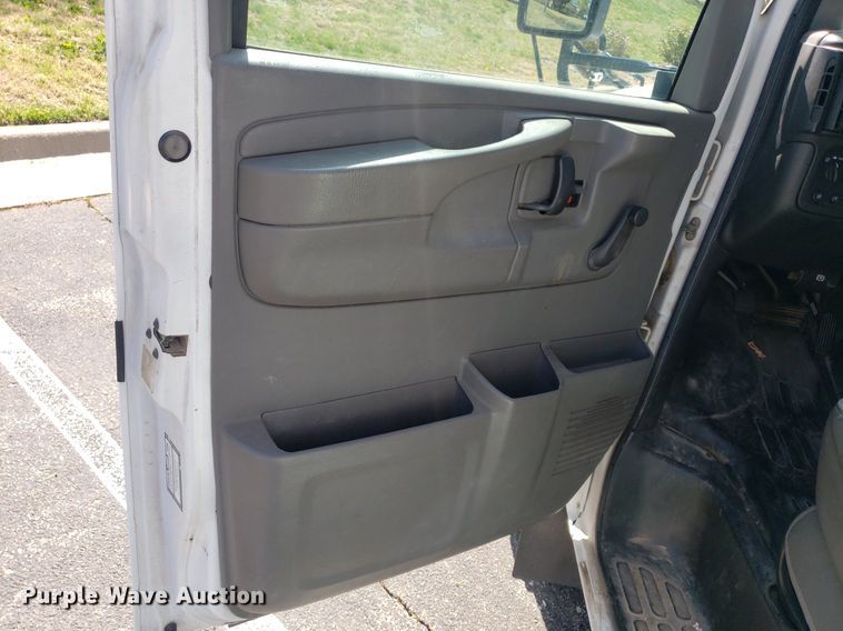 image for item DQ0534 2006 Chevrolet Express  school bus