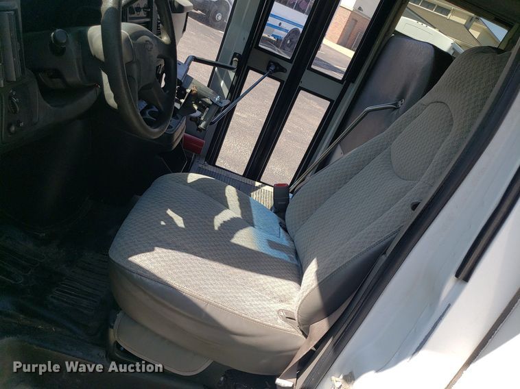 image for item DQ0534 2006 Chevrolet Express  school bus