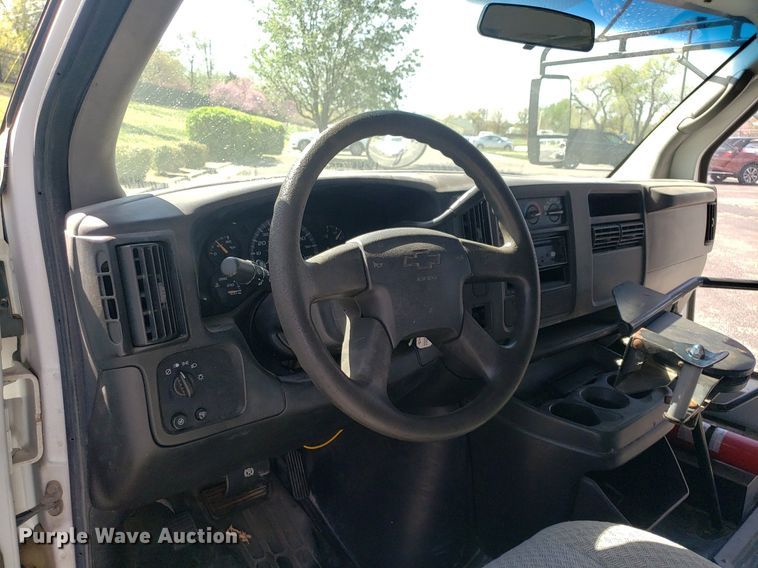 image for item DQ0534 2006 Chevrolet Express  school bus