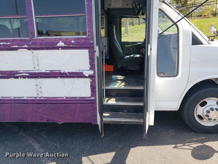 image for item DQ0534 2006 Chevrolet Express  school bus