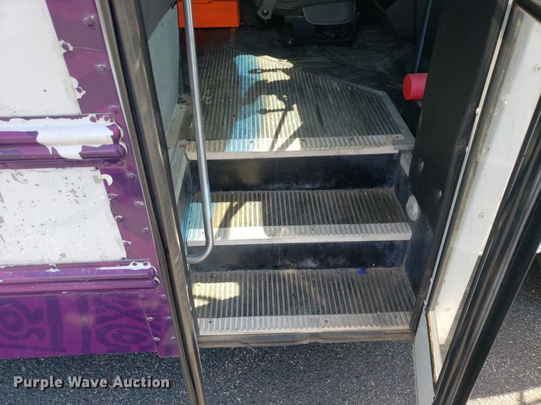 image for item DQ0534 2006 Chevrolet Express  school bus