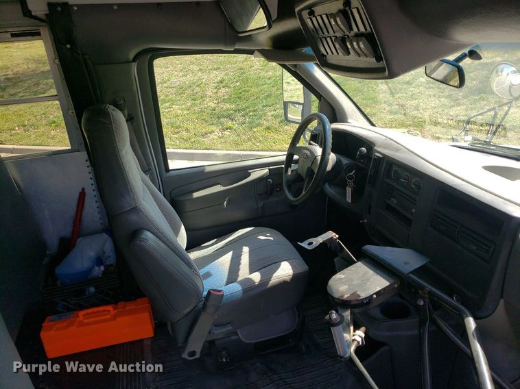 image for item DQ0534 2006 Chevrolet Express  school bus