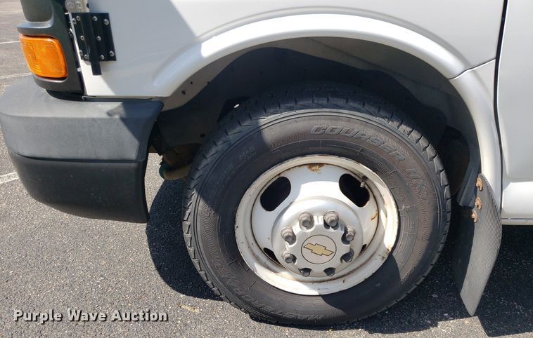 image for item DQ0534 2006 Chevrolet Express  school bus