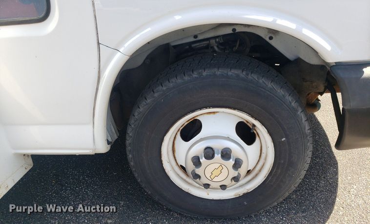 image for item DQ0534 2006 Chevrolet Express  school bus