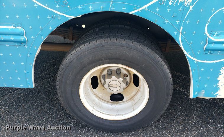 image for item DQ0534 2006 Chevrolet Express  school bus