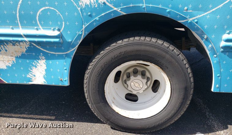 image for item DQ0534 2006 Chevrolet Express  school bus