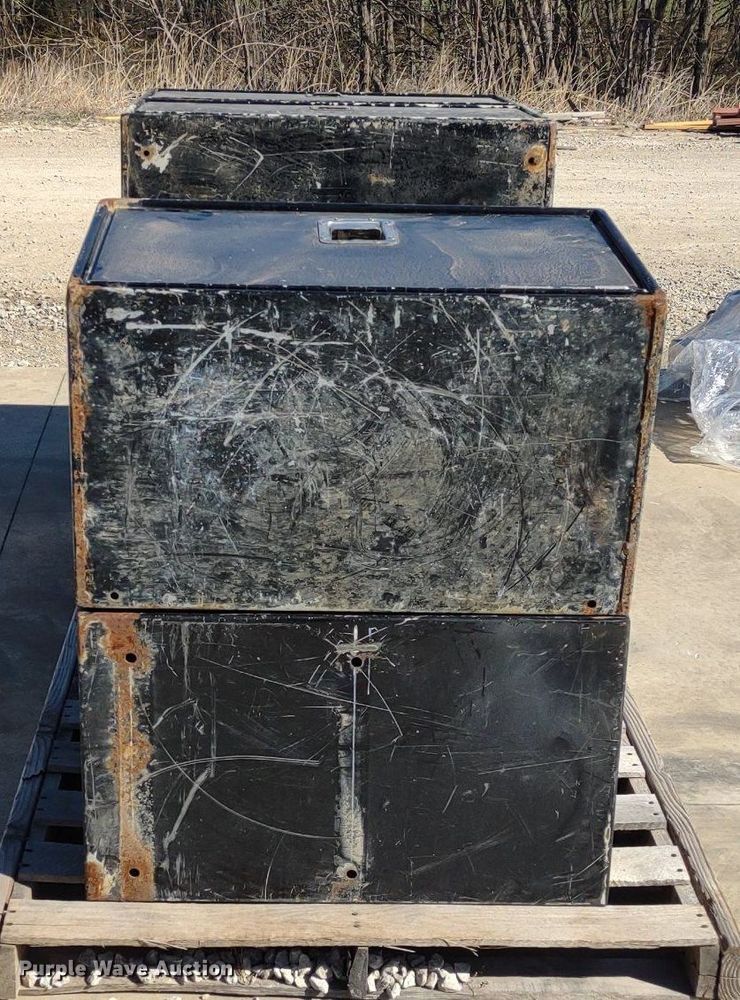 image for item DQ1640 (8) Knapheide Roughneck toolboxes