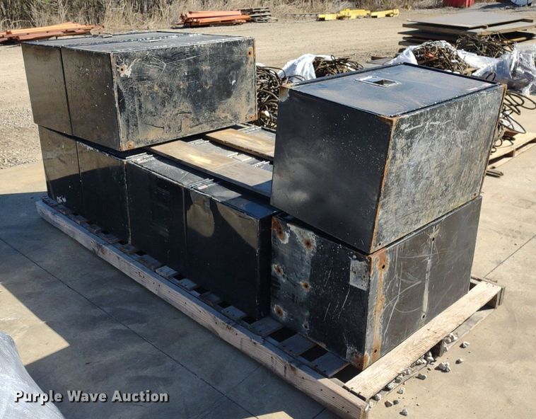 image for item DQ1640 (8) Knapheide Roughneck toolboxes