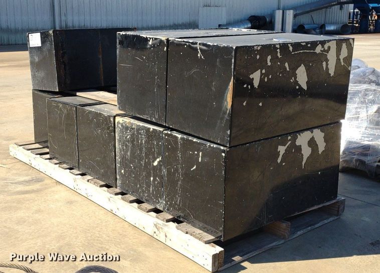 image for item DQ1640 (8) Knapheide Roughneck toolboxes