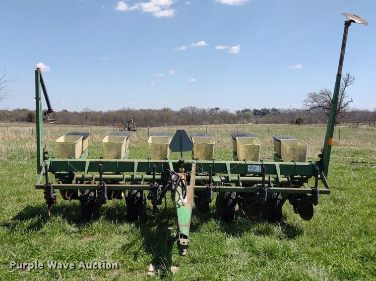 image for item DQ1666 John Deere 700  planter
