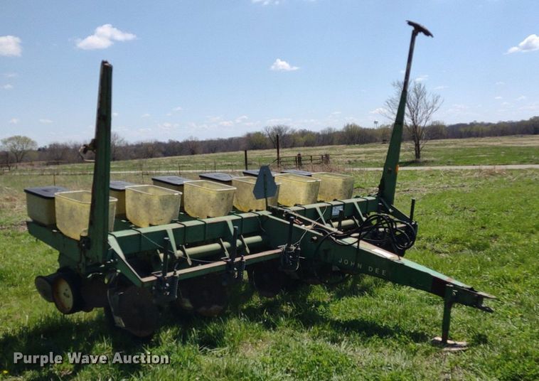 image for item DQ1666 John Deere 700  planter