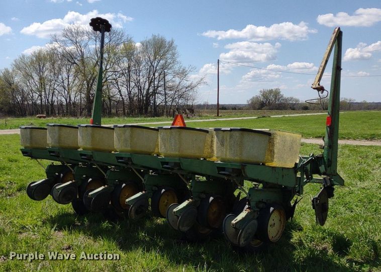 image for item DQ1666 John Deere 700  planter