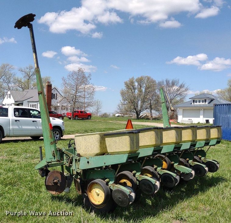image for item DQ1666 John Deere 700  planter