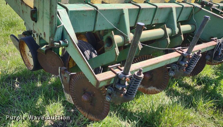 image for item DQ1666 John Deere 700  planter