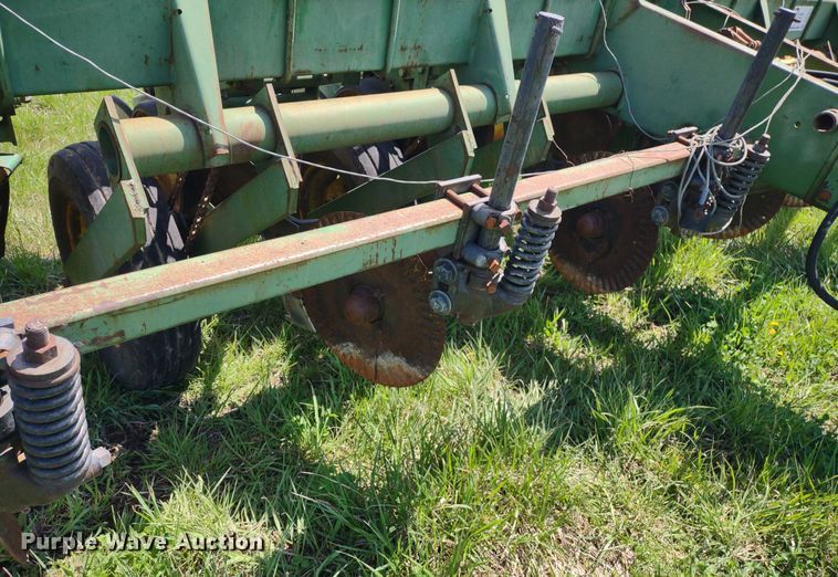 image for item DQ1666 John Deere 700  planter