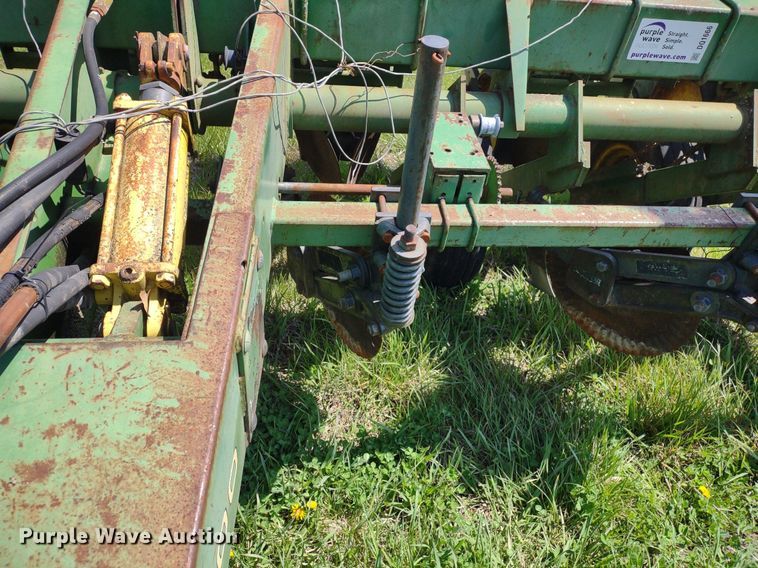 image for item DQ1666 John Deere 700  planter