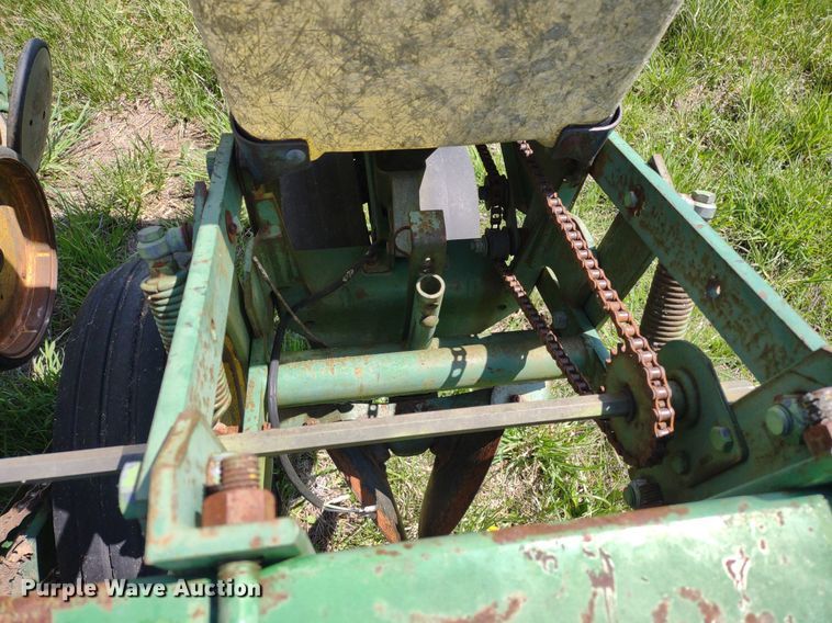 image for item DQ1666 John Deere 700  planter