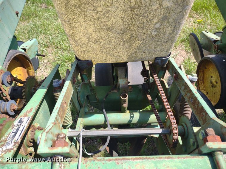 image for item DQ1666 John Deere 700  planter
