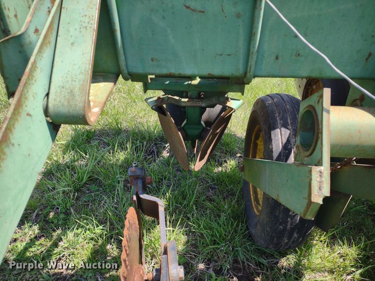 image for item DQ1666 John Deere 700  planter