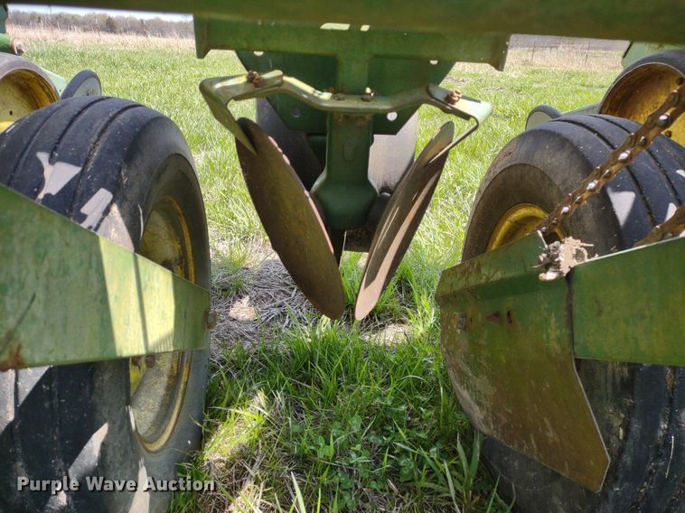 image for item DQ1666 John Deere 700  planter