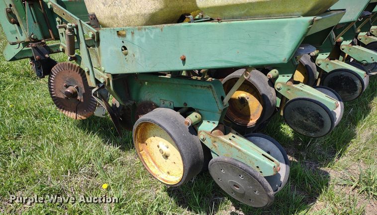 image for item DQ1666 John Deere 700  planter