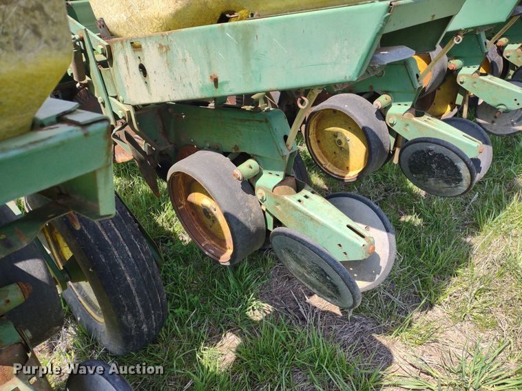 image for item DQ1666 John Deere 700  planter
