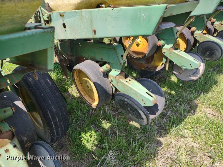 image for item DQ1666 John Deere 700  planter