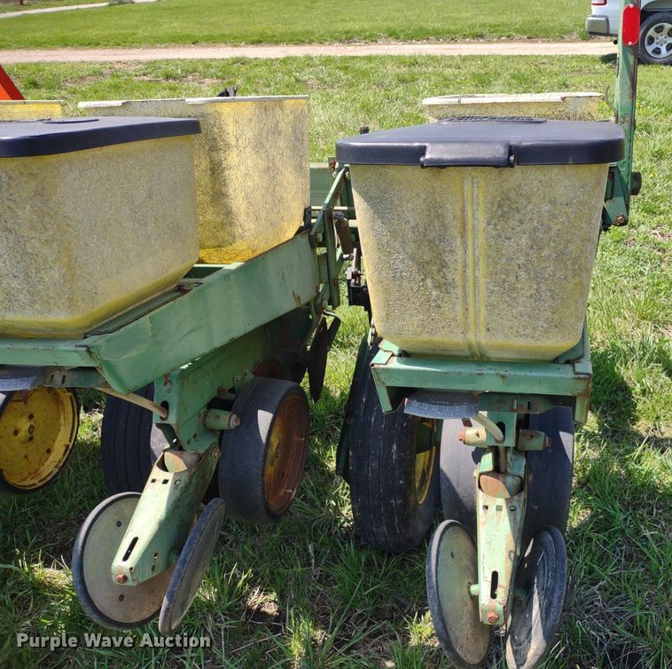 image for item DQ1666 John Deere 700  planter