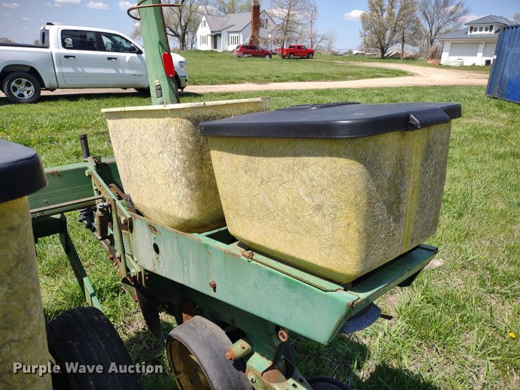image for item DQ1666 John Deere 700  planter