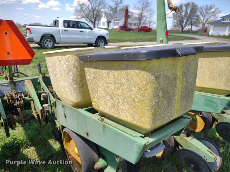 image for item DQ1666 John Deere 700  planter