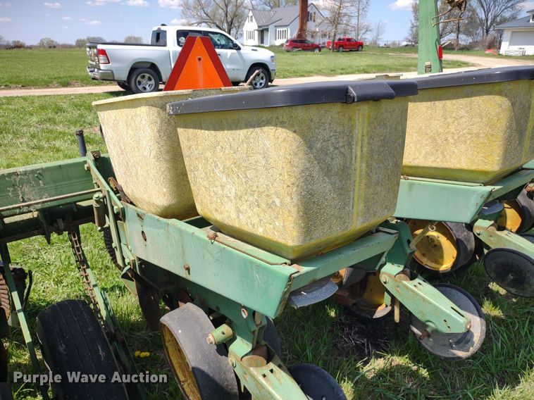 image for item DQ1666 John Deere 700  planter